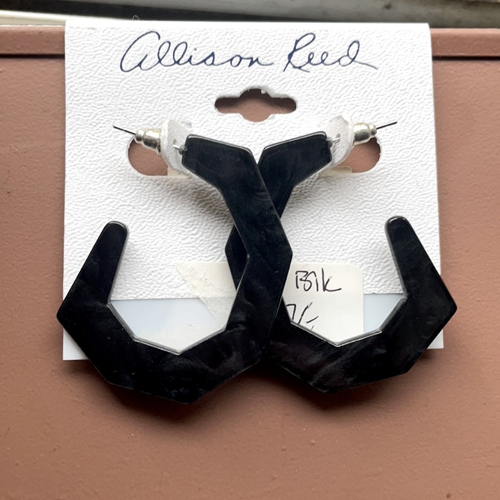 Allison Reed Black acrylic dangle hoop earrings